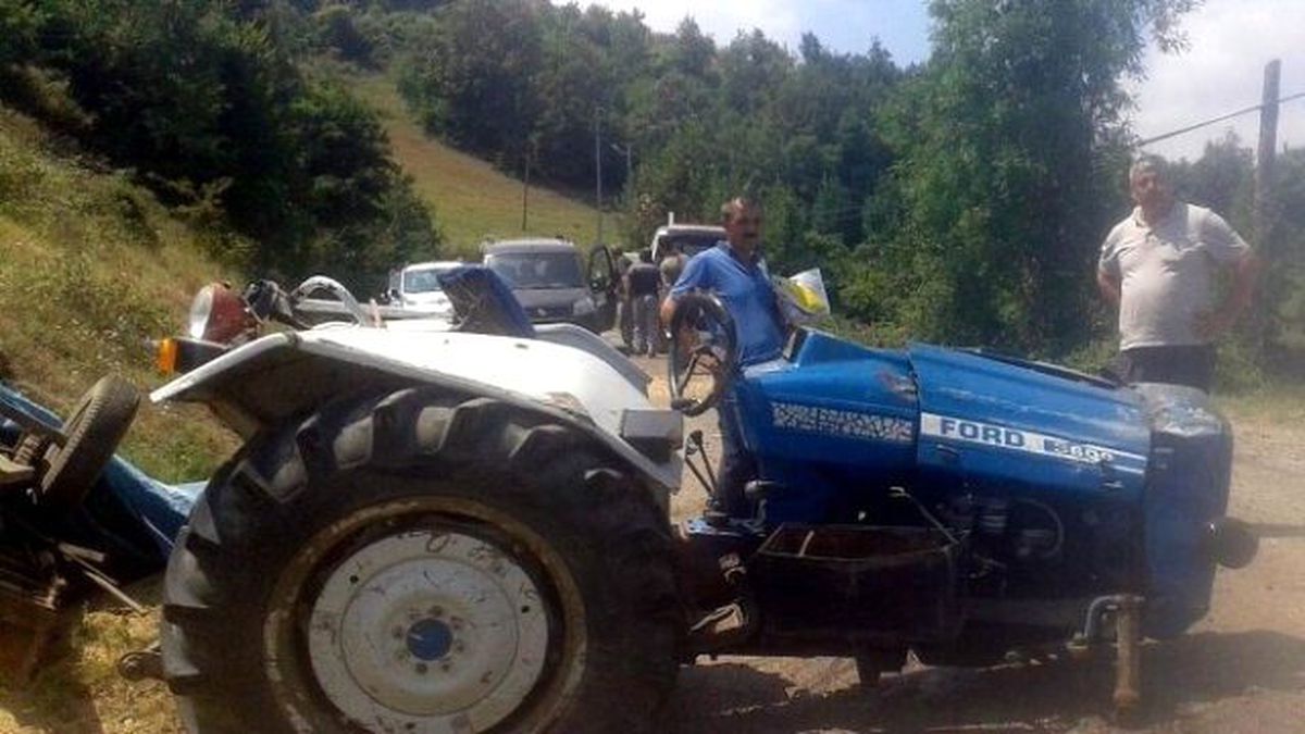 Samsun\'da Traktör Devrildi: 2 Yaralı