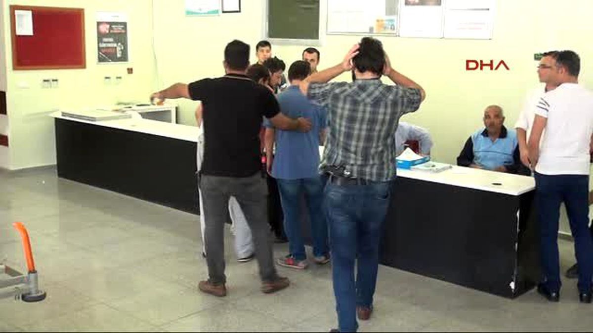 Şanlıurfa\'da Sağlık Kontrolüne Getirilen 2 Askere Linç Girişimi