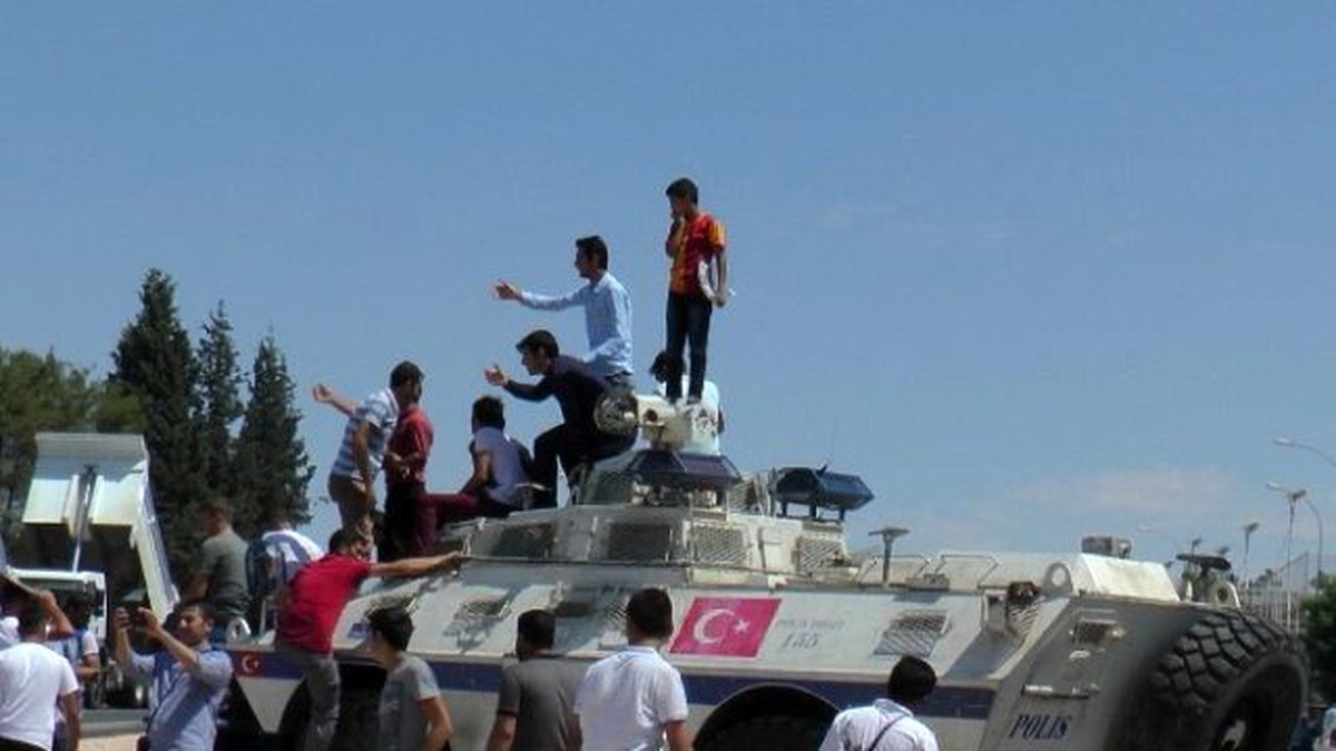 Şanlıurfa\'da Vatandaşların Demokrasi Nöbeti Devam Ediyor