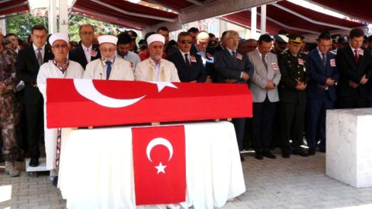 Şehit Polisin Cenazesi Burdur'a Getirildi (2)