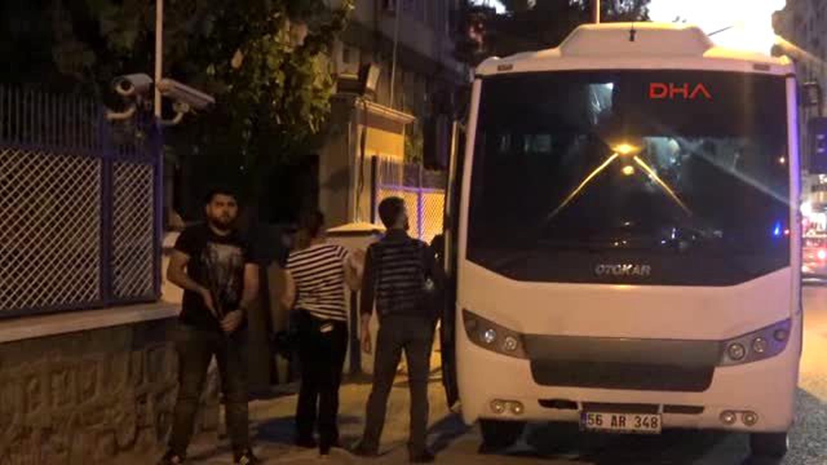 Siirt\'te Gözaltına Alınan 10 Hakim ve Savcı Emniyete Götürüldü