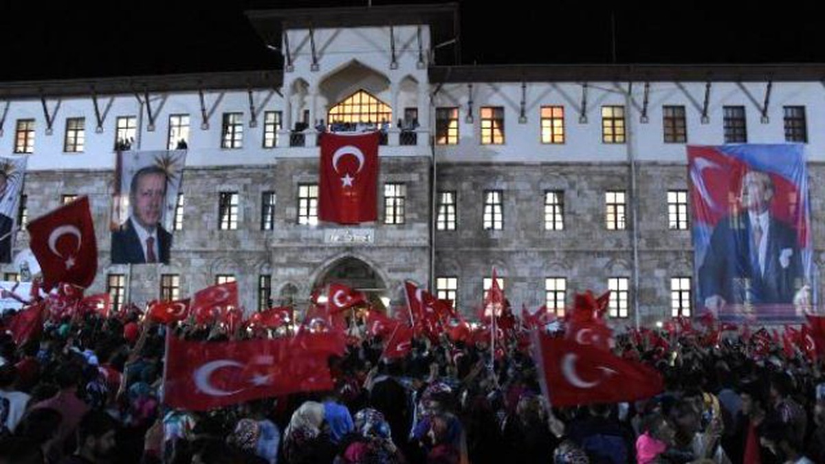 Sivas\'ta Demokrasi Nöbeti Sürüyor