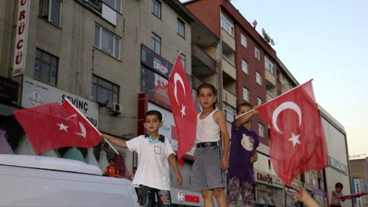 Sultanbeyli Milli İradeye Sahip Çıktı
