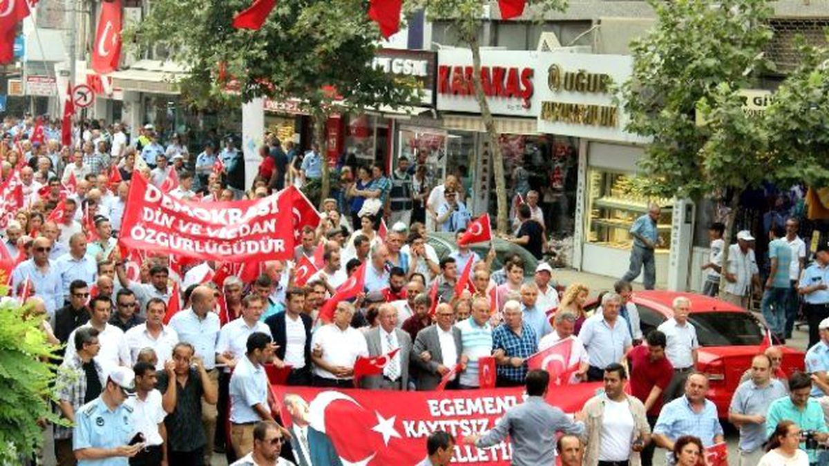 Tekirdağ\'da Binler Demokrasi İçin Yürüdü