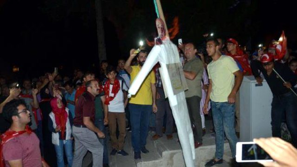 Tokat\'ta Darbeye Karşı Protesto Yürüyüşü