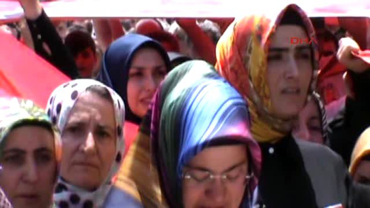 Trabzon Gölbaşı\'nda Şehit Olan Özel Hareket Şube Müdürü Dursun Acar, Memleketinde Toprağa Verildi