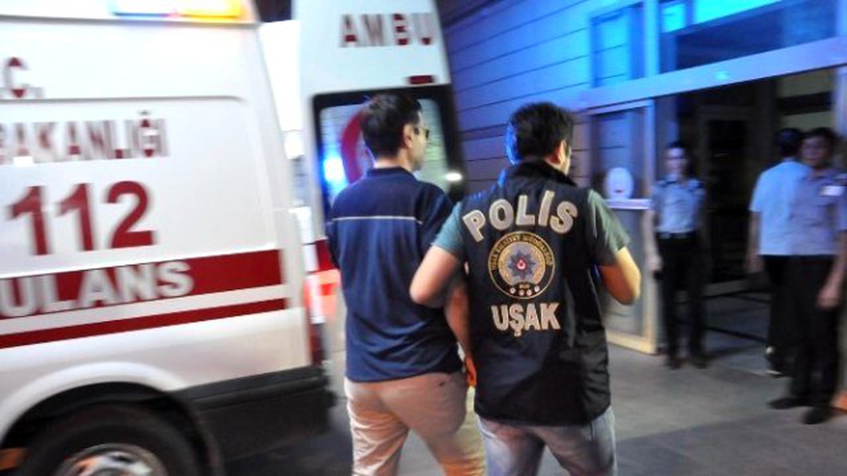 Uşak\'ta Gözaltındaki Hakim ve Savcılar Doktor Kontrolünden Geçti