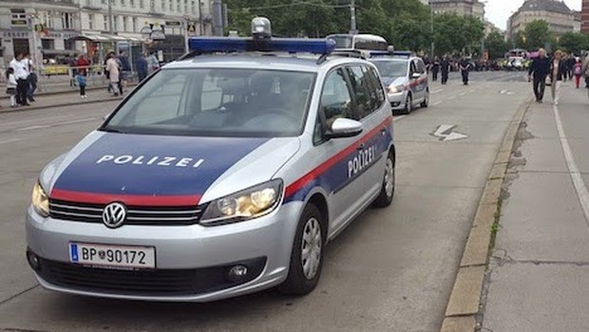 Viyana\'da Polis Kendisine Bıçak Çeken Türk\'ü 11 Kurşunla Öldürdü