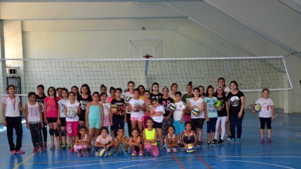 Voleybol Kursuna 700 Kişi Katılıyor