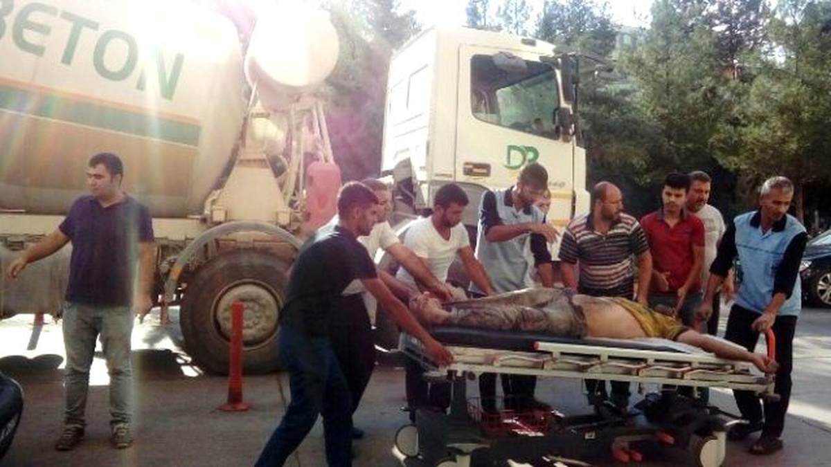 Yüksekten Düşen İşçi Beton Mikseriyle Hastaneye Getirildi