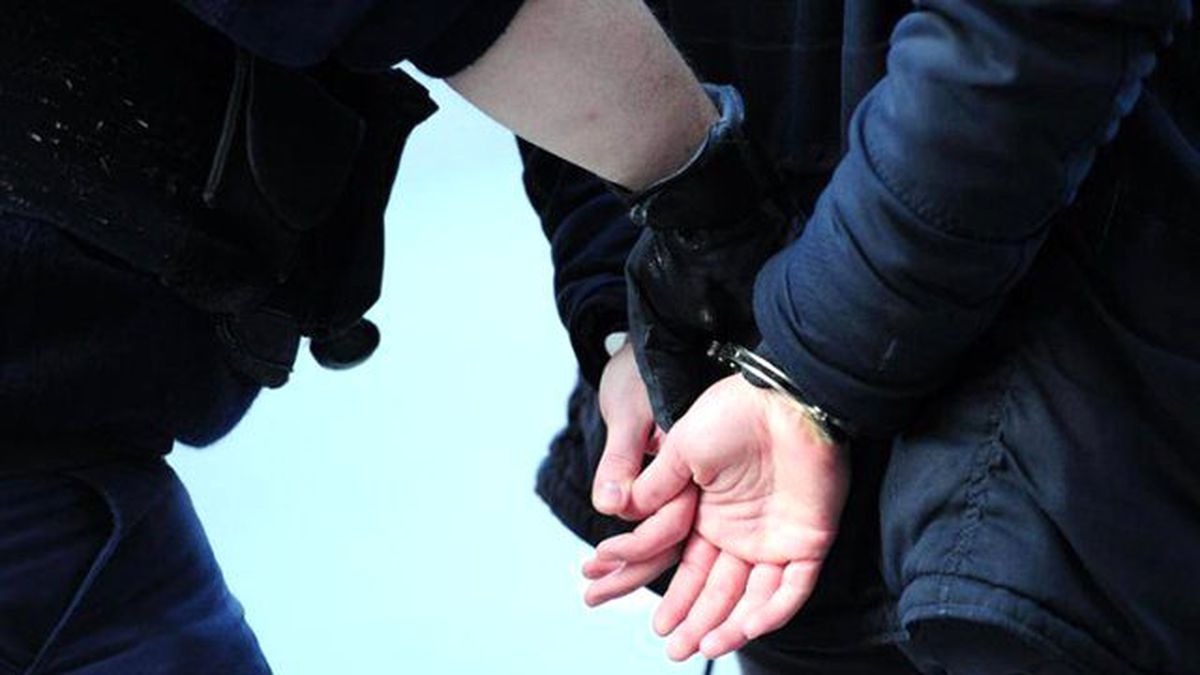 Açığa Alınan 2 Komiser Evrak Yakarken Gözaltına Alındı