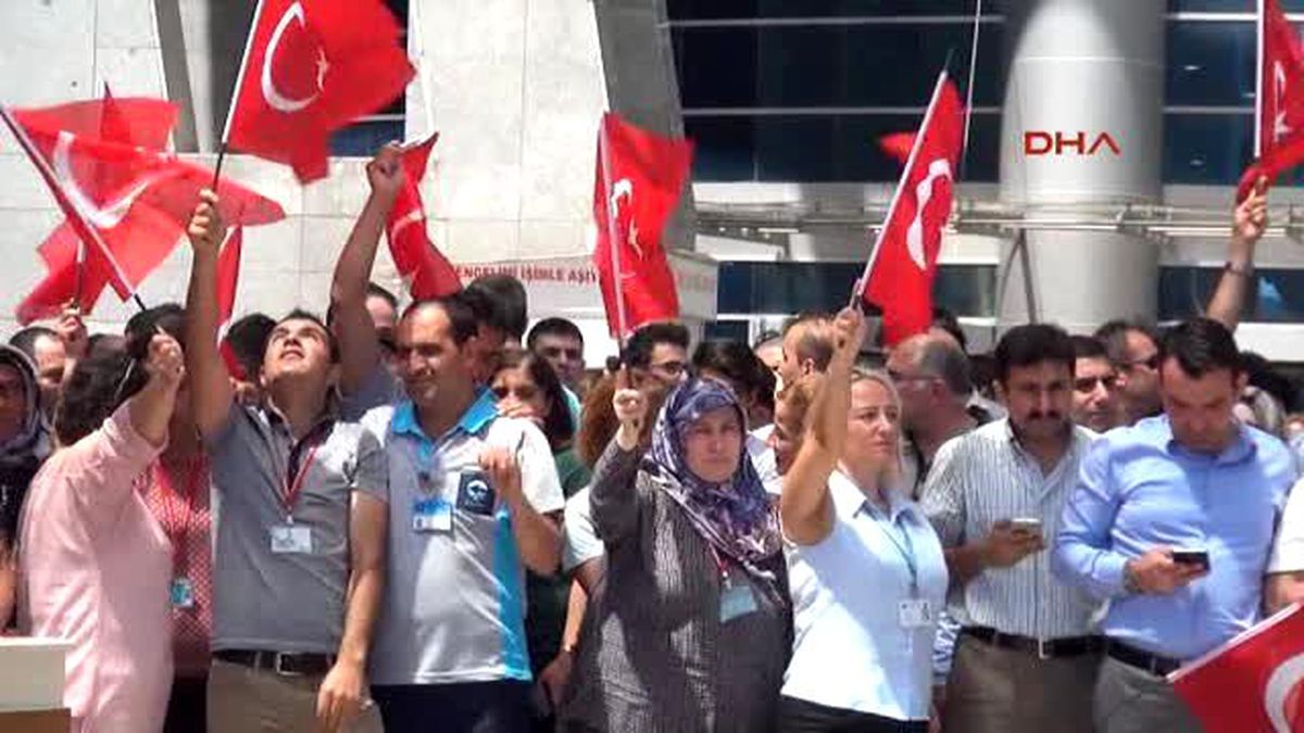 Adliyede Darbe Girişimi Protestosu
