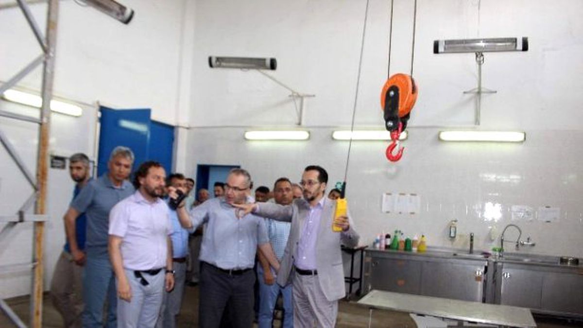 Adü Rektörü Bircan\'dan Hayvan Hastanesindeki Canlara Ziyaret