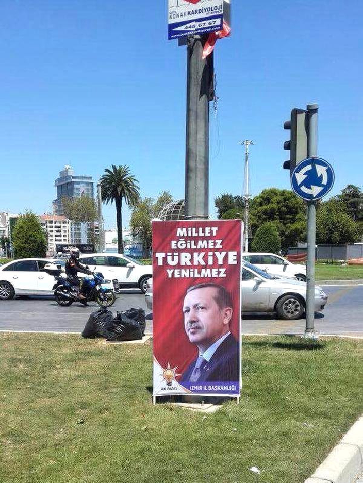 AK Parti İzmir İl Başkanlığı\'ndan Teşükkür Afişi