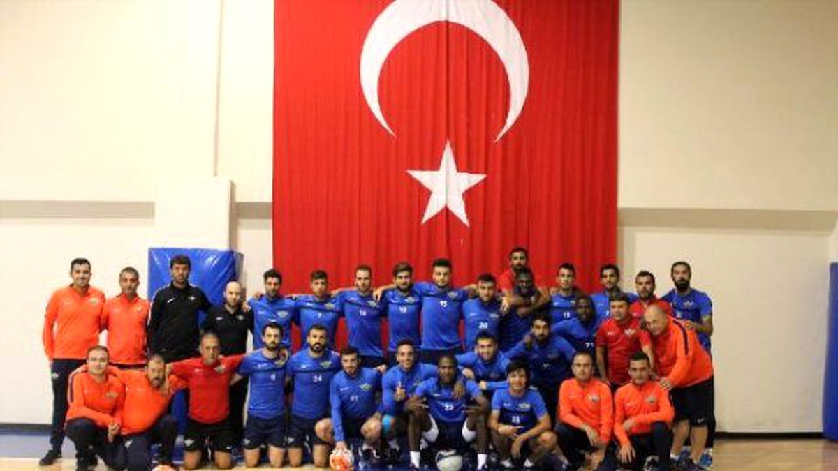 Akhisar Belediyespor\'dan Demokrasi Pozu