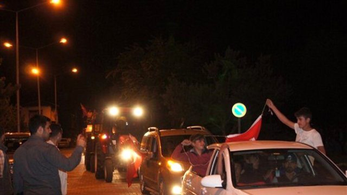Arpaçaylılar \'Demokrasi Nöbeti\'nde Tek Yürek Oldu