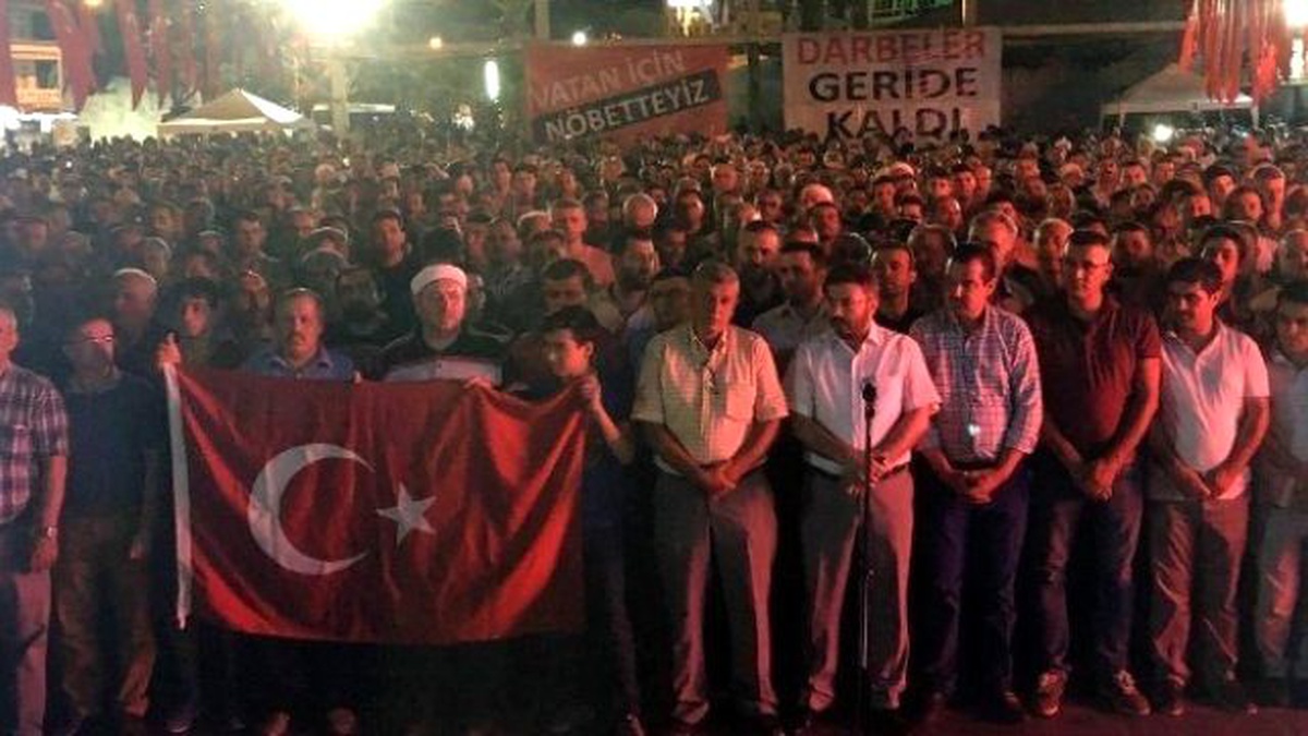 Aydınlılar Şehitler İçin Gıyabi Cenaze Namazı Kıldı