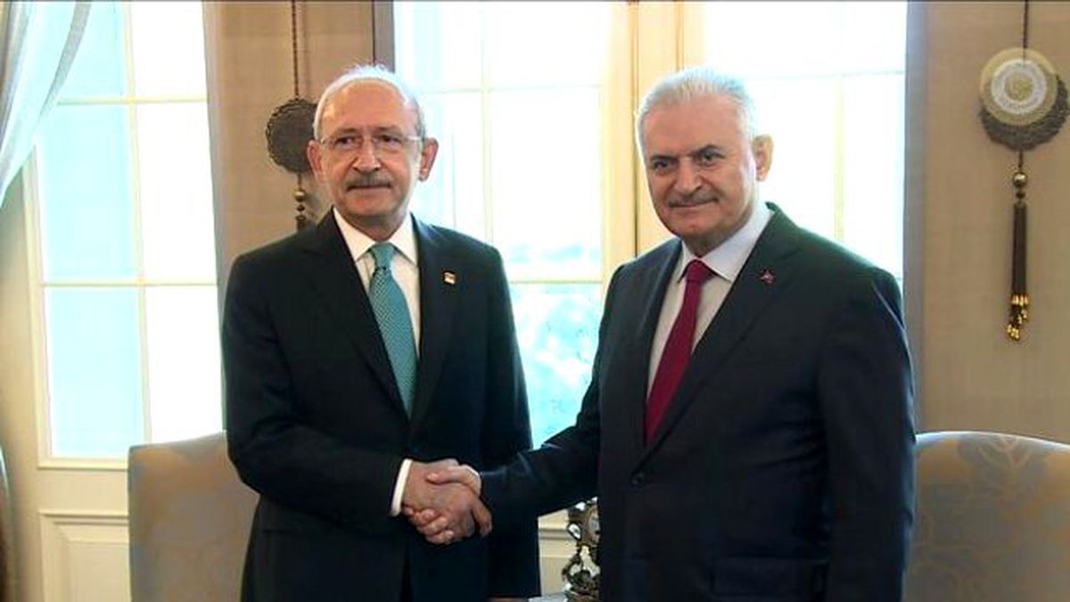Başbakan Yıldırım ve Kılıçdaroğlu Birlikte Kameraların Karşısına Geçti