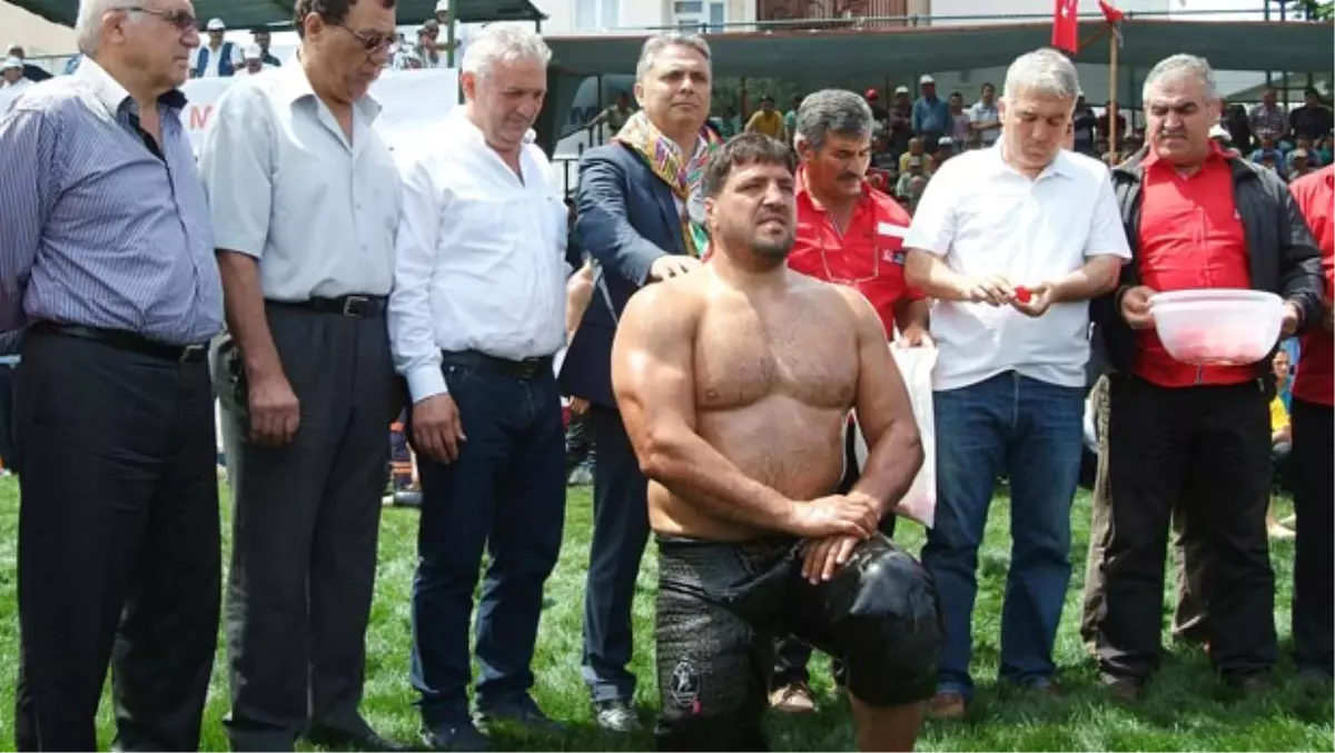 Başpehlivan Recep Kara Şanssızlığını Yenmek İstiyor