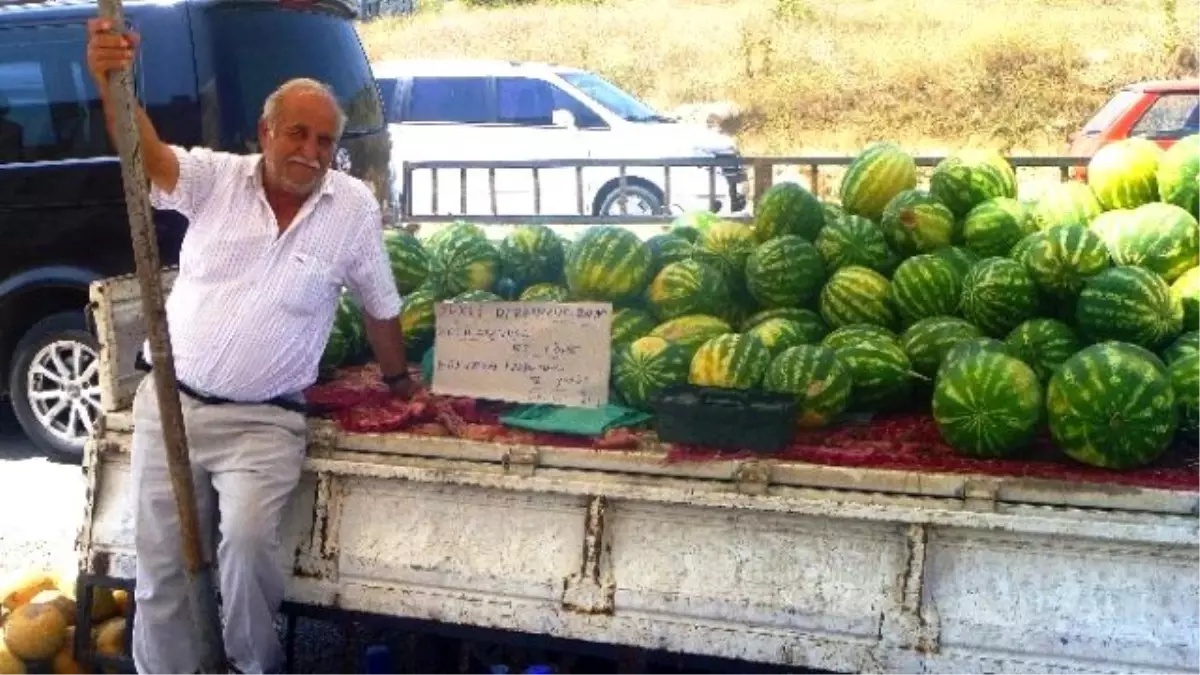 Bilecik\'in Deresakarı Karpuzu Üreticinin Yüzünü Güldürüyor