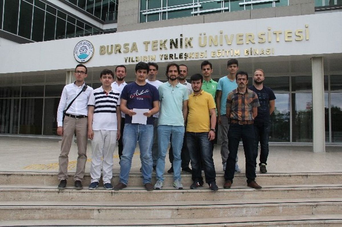 Btü\'lü Öğrencilerden Darbe Girişimine Tepki