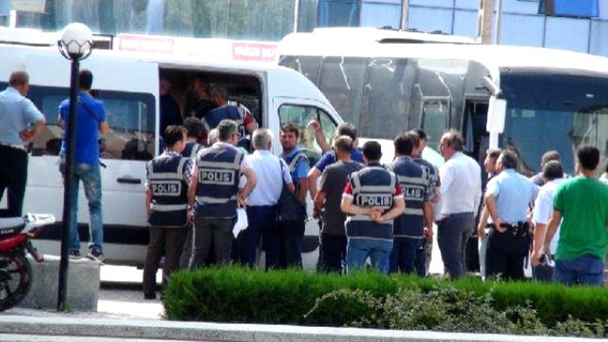 Çorum\'da 11 Hakim ve Savcı Tutuklandı