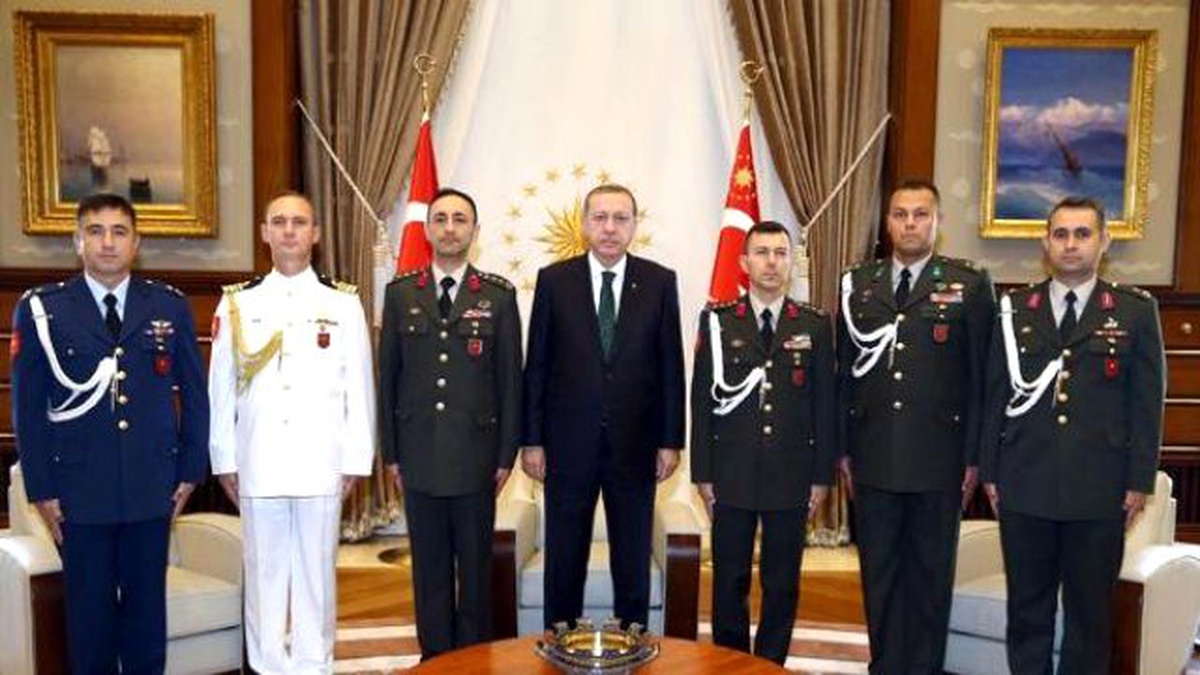 Cumhurbaşkanı Erdoğan\'ın Havacı Yaveri Antalya\'da Yakalandı (2) - Yeniden