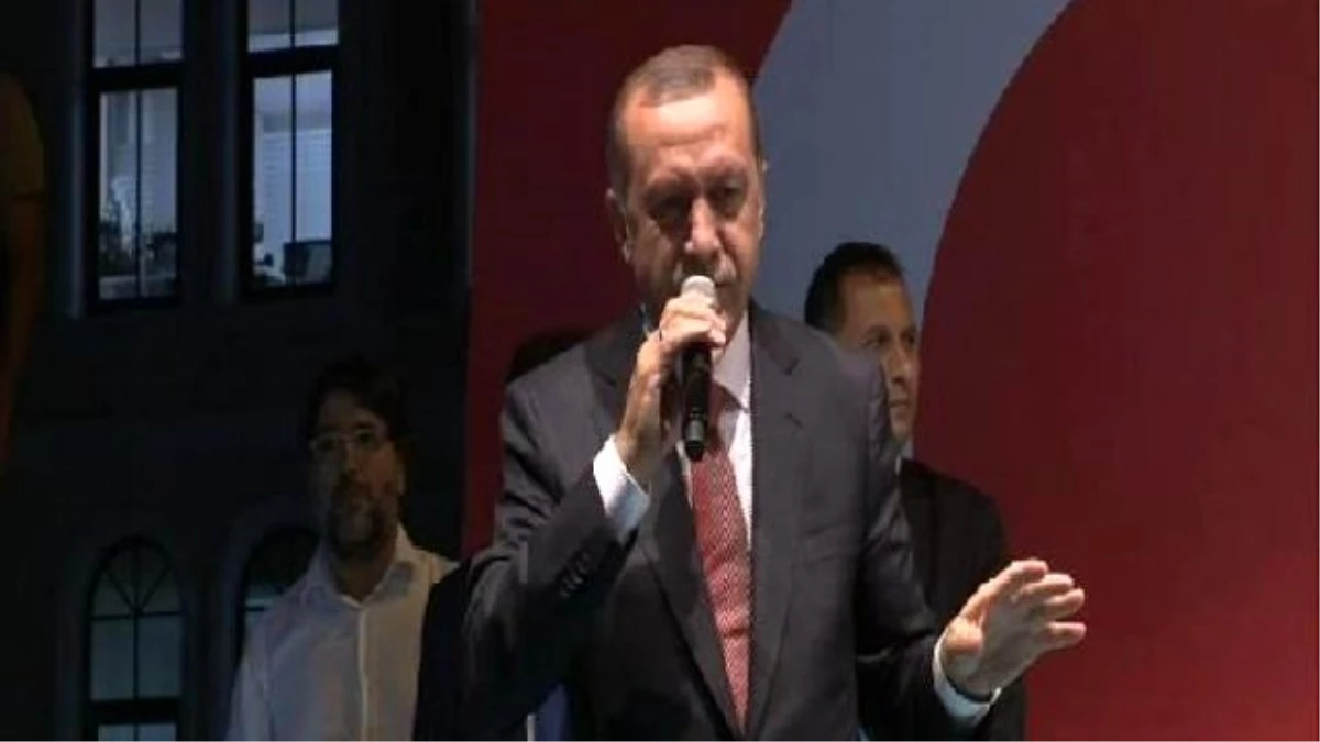 Cumhurbaşkanı Erdoğan Kısıklı\'daki Evinin Önünde Halka Seslendi