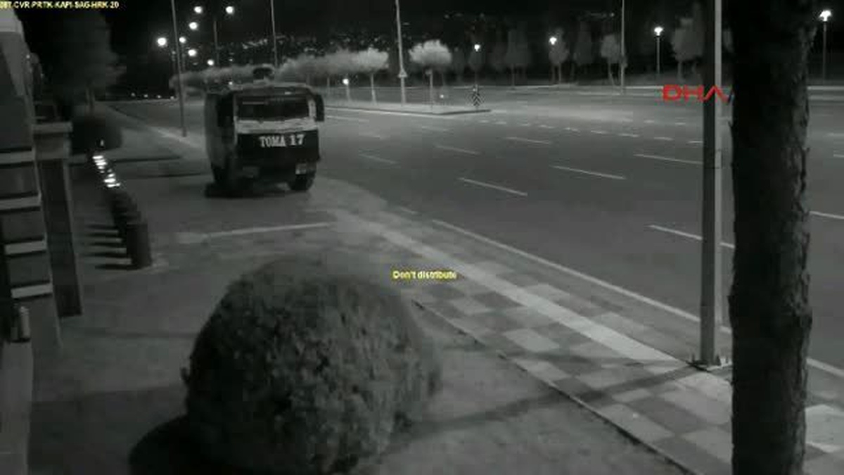 Cumhurbaşkanlığı Sarayı Önünde Yaşananlar - Darbeci Askerlerin ve Helikopterden Ateş Açılması