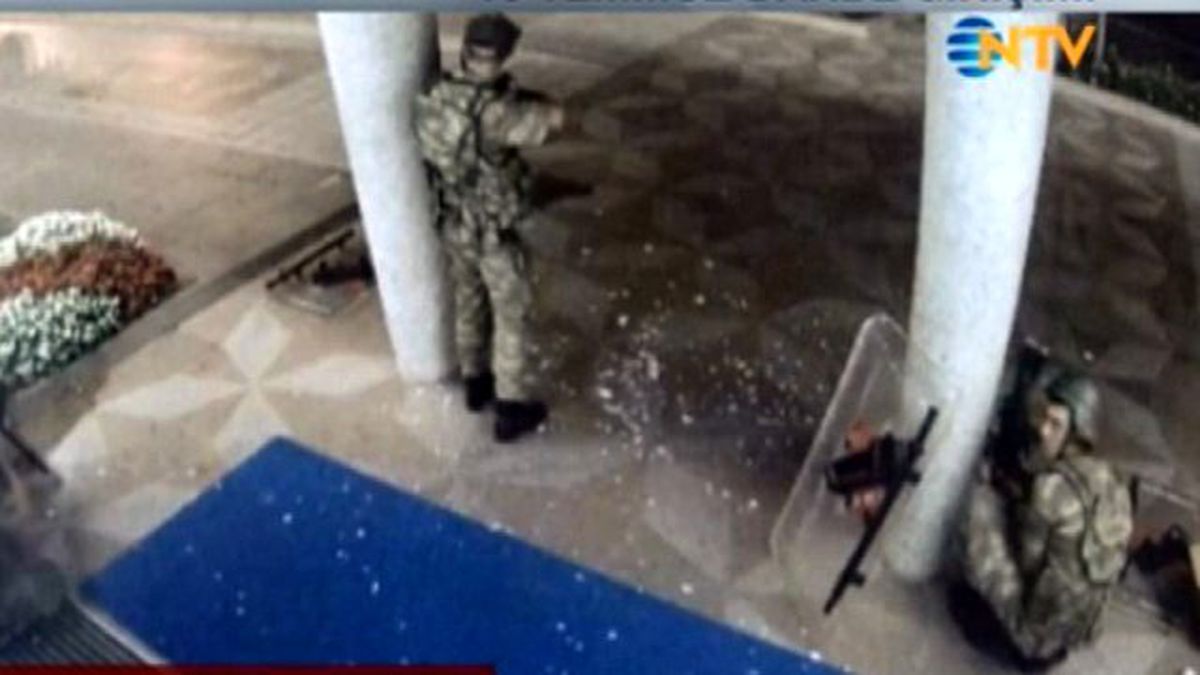 Darbecilerin İBB Binasına Yaptıkları Baskının Yeni Görüntüleri Ortaya Çıktı