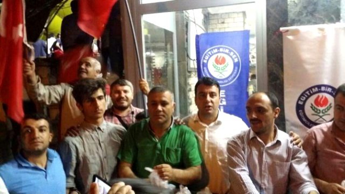 Demokrasi Nöbeti Tutanların Kumanyaları Eğitim-Bir-Sen\'den