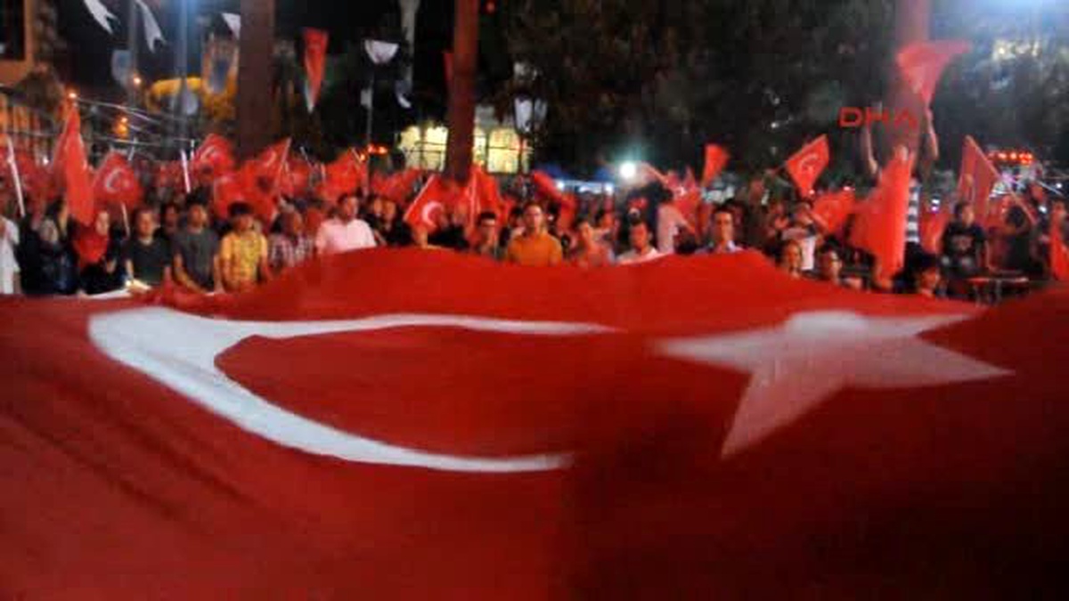 Denizli Demokrasi Nöbeti Sürüyor