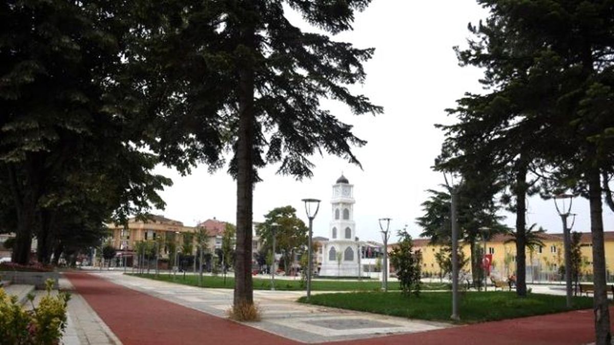 Düzce Lisesi Parkı \'Açıldı Gibi\'