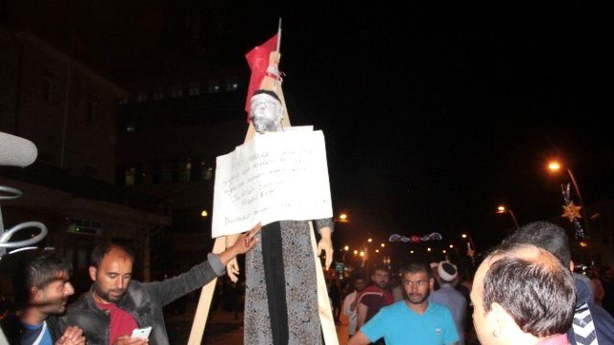Erzurum\'da Demokrasi Nöbetinde Beyaz Balon Uçuruldu