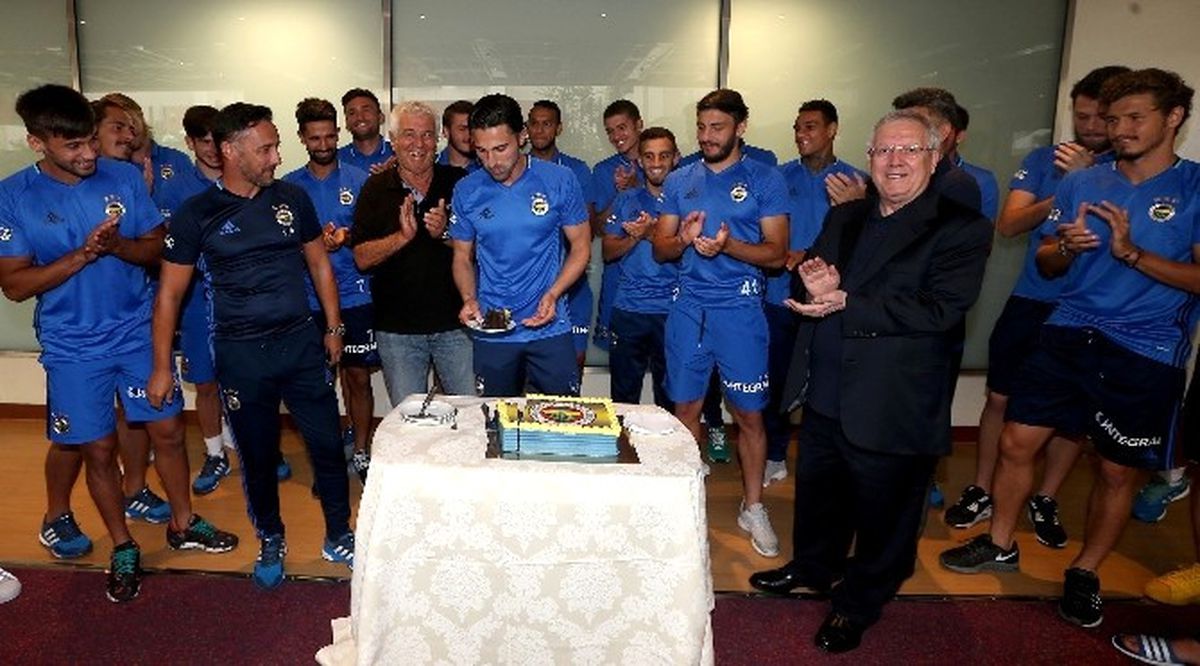 Fenerbahçe\'den Kutlama
