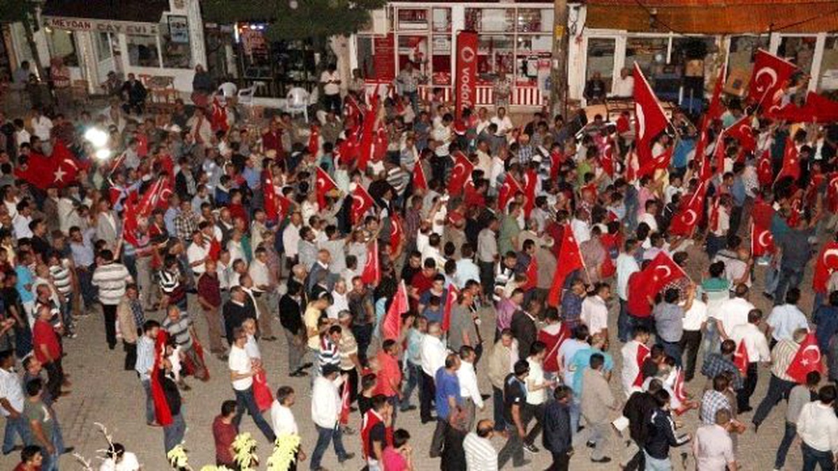 Hisarcık\'ta \'Demokrasiye ve Milli İradeye Saygı\' Yürüyüşü