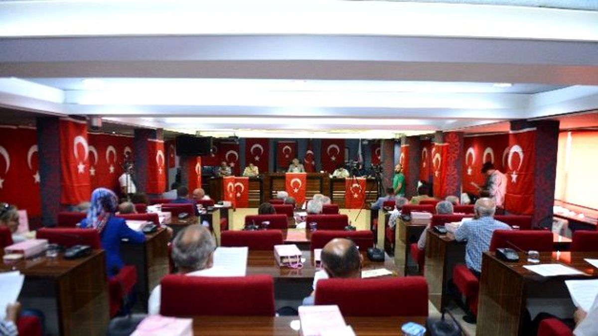 Isparta Belediye Meclisi Darbe Girişimini Kınadı