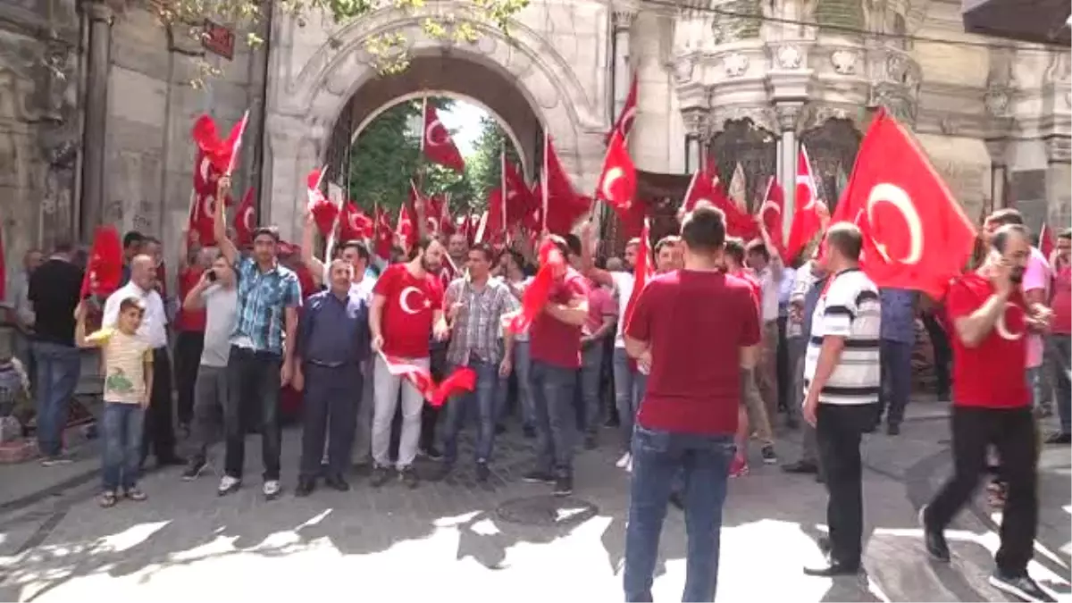 Kapalı Çarşı Esnaf Derneği Tarafından, Fetö\'nün Darbe Girişimi Protesto Edildi