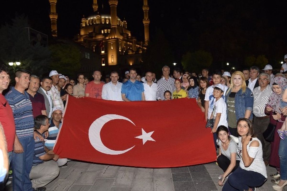 Kırıkkale\'de Demokrasi Nöbeti Sürüyor