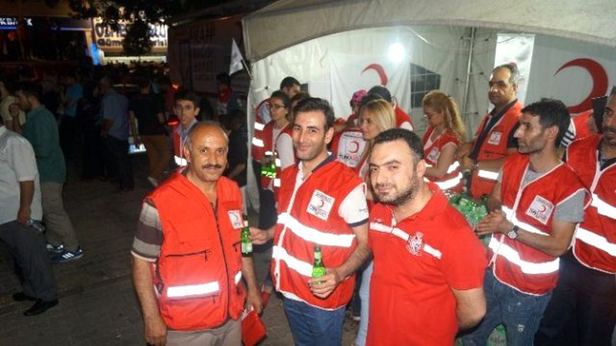Kızılay\'dan Halka Soda İkramı
