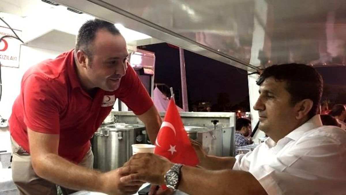 Kızılay Milli İrade Nöbetine Devam Ediyor