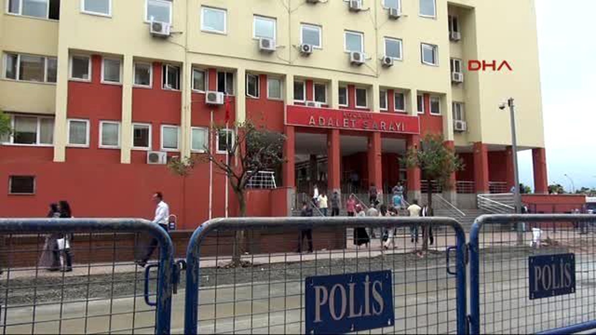 Kocaeli\'nde Gözaltına Alınan Hakim ve Savcılar Adliyeye Sevk Edildi