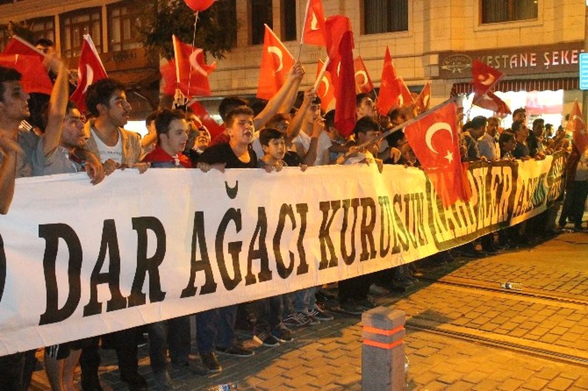 Konya\'da Darbe Girişimine Tepki