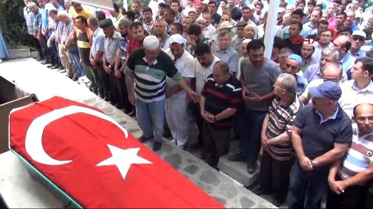 Kütahya Ankara\'da Darbe Girişimi Gecesi Ölen Er Kütahya\'da Toprağa Verildi