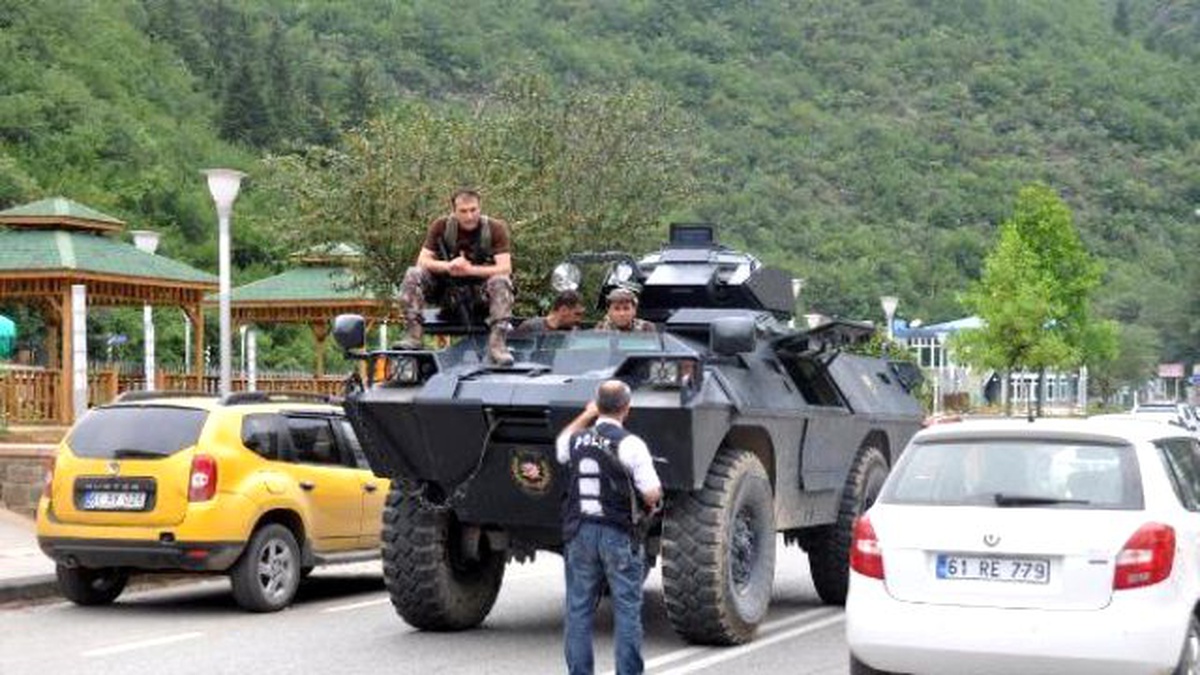 Maçka\'da Teröristler Yol Kontrolü Yapan Polise Saldırdı: 3 Şehit, 4\'i Polis 5 Yaralı (6)