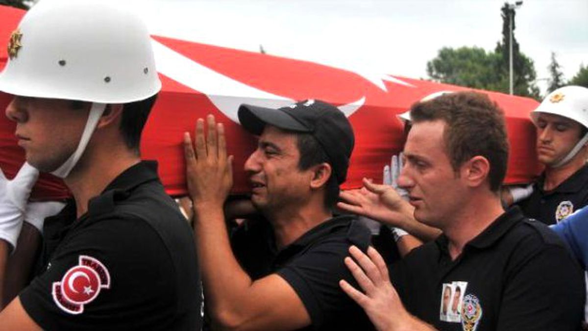 Maçka\'da Teröristler Yol Kontrolü Yapan Polise Saldırdı: 3 Şehit, 4\'i Polis 5 Yaralı (7)