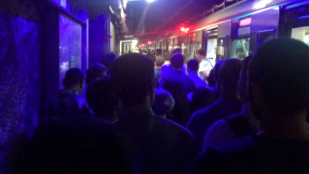 Marmaray'da Arıza Nedeniyle Elektrikler Kesildi! Yolcular 2 Kilometre Yürüdü