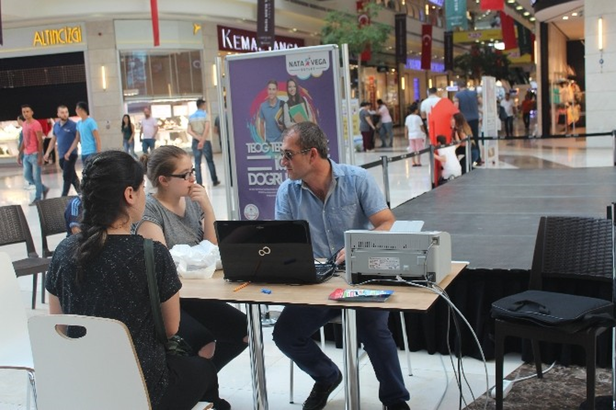 Öğrenciler Doğru Tercih İçin Nata Vega Outlet\'te Buluşuyor