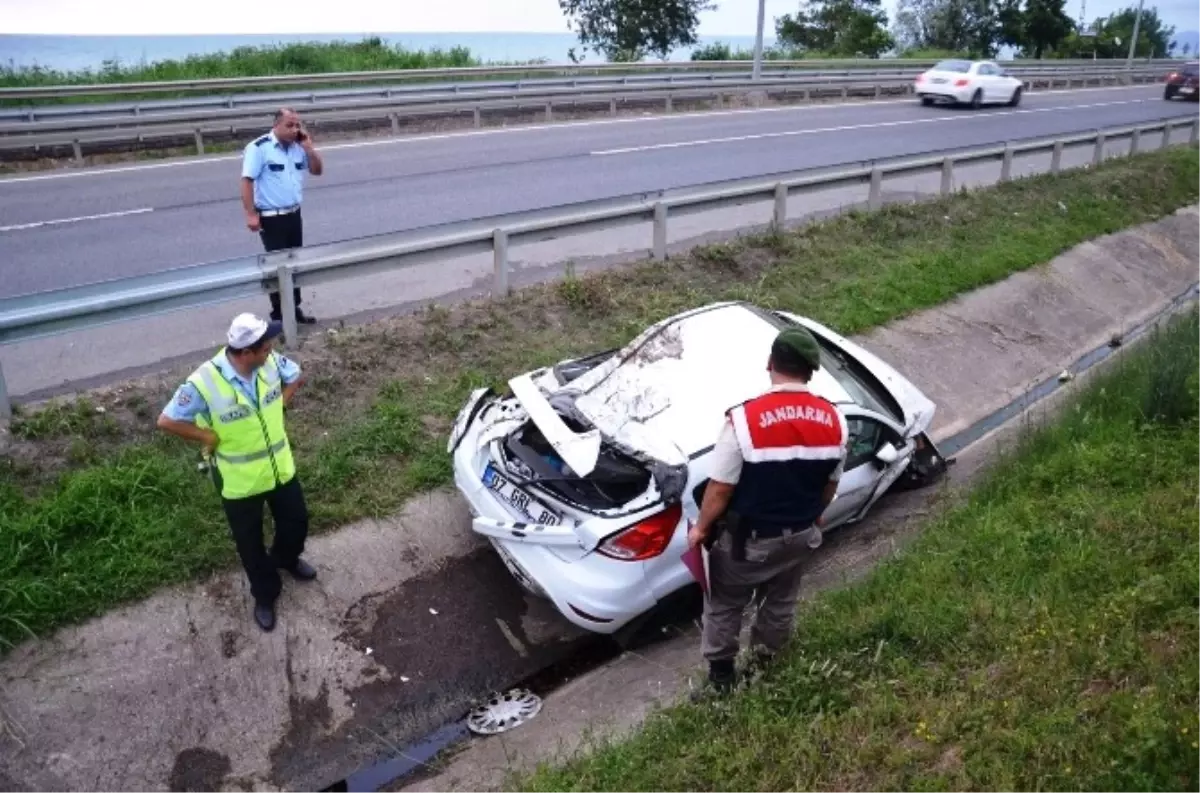 Otomobil Su Kanalına Düştü: 5 Yaralı