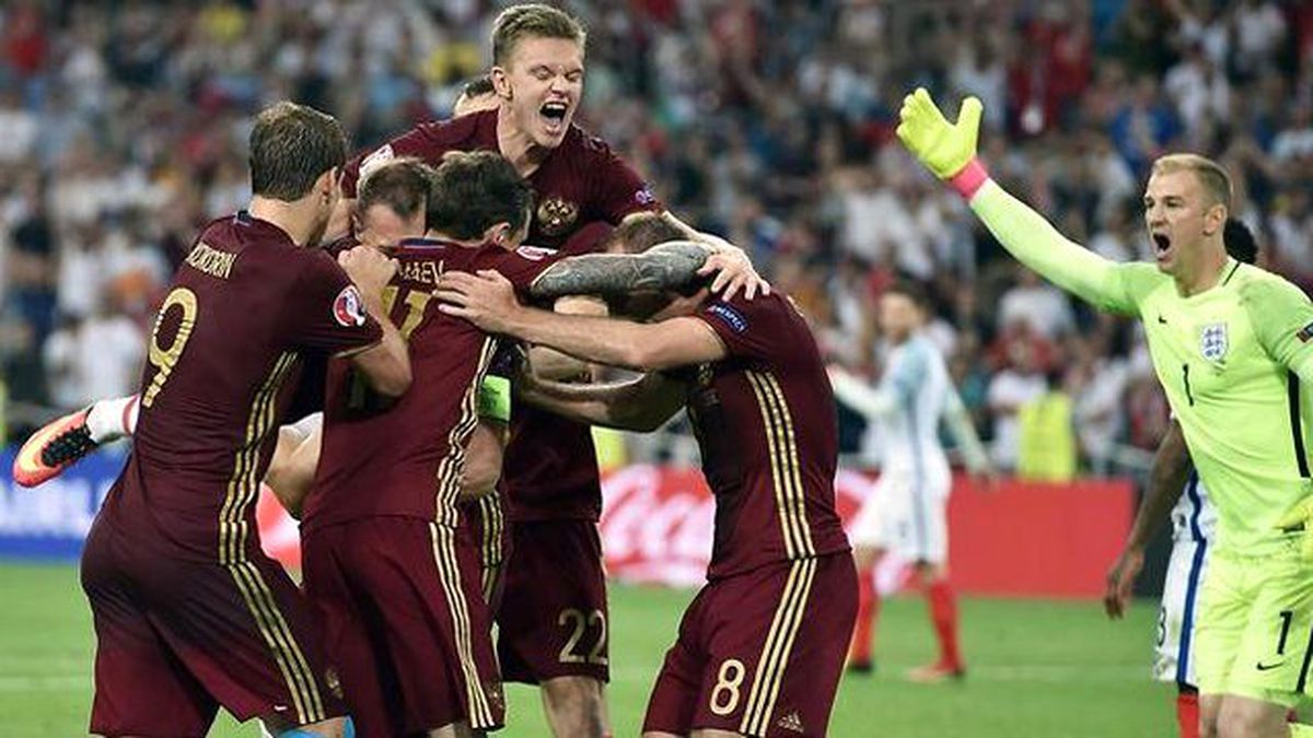 Ruslar, Milli Futbol Takımını Dağıttı